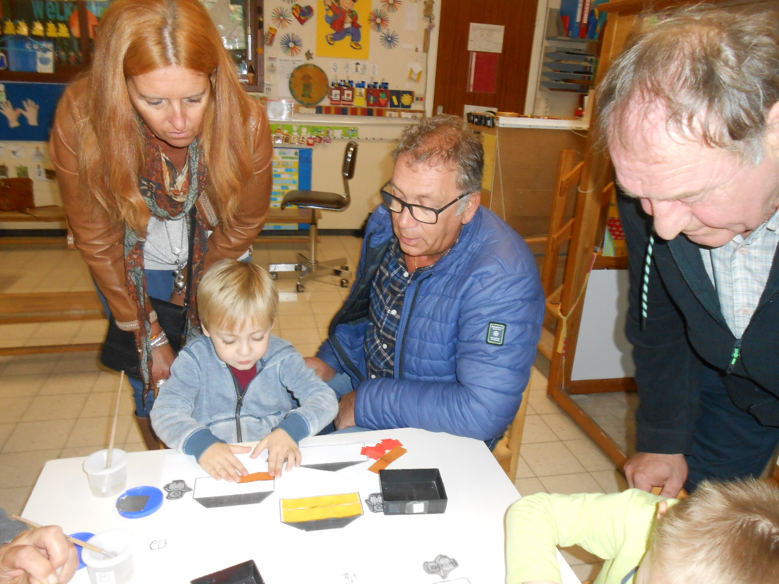 grootouders op bezoek in de klas van juf Claire